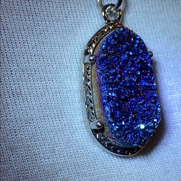 🧚🏻‍♀️ 5/$40! 🧚🏻‍♀️ Blue Oval Jem Necklace - Picture 3 of 4